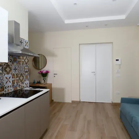 Salotto Vomero 7 * Naples