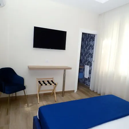 Salotto Vomero 7 نابولي